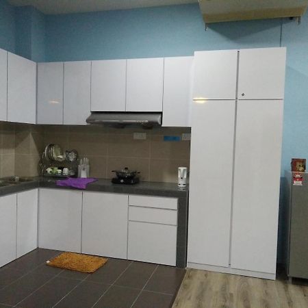 Xenia Homestay Кучинг Экстерьер фото